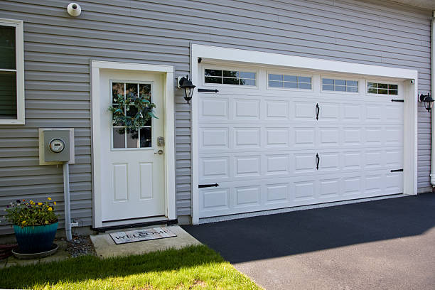 24/7 Emergency Garage Door Panel Replacement experts in Evansville, WY